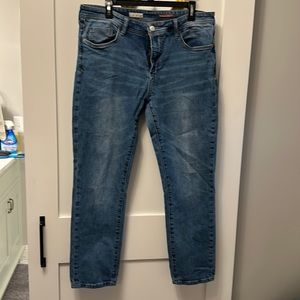 Pilcro jeans. Medium wash mid rise straight leg sz 32